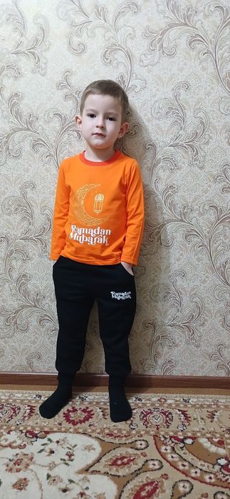 Болалар у-н комплект РАМАДАН МУБАРАК. 2-3-4 ёш, костюм кийим