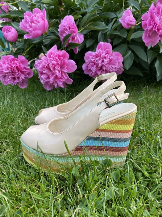 Дамски сандали на платформа