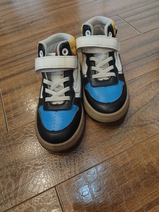 Продам кроссовки детские