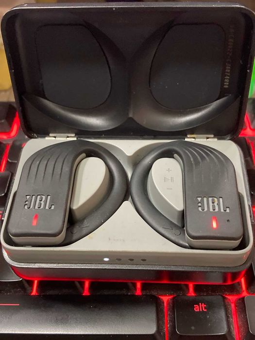 Спортни слушалки JBL Endurance Peak