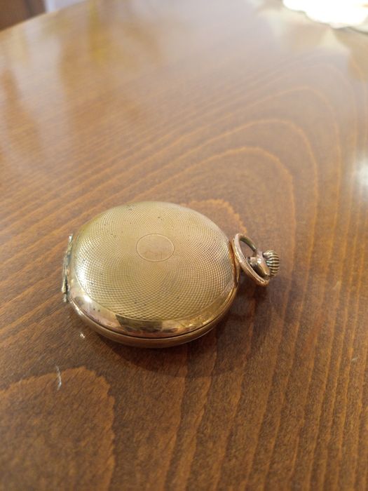 Продавам джобен часовник