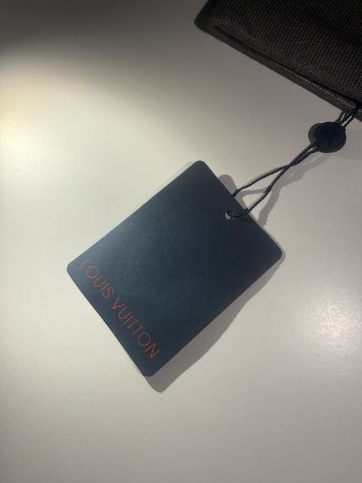 Луксозна шапка на LV