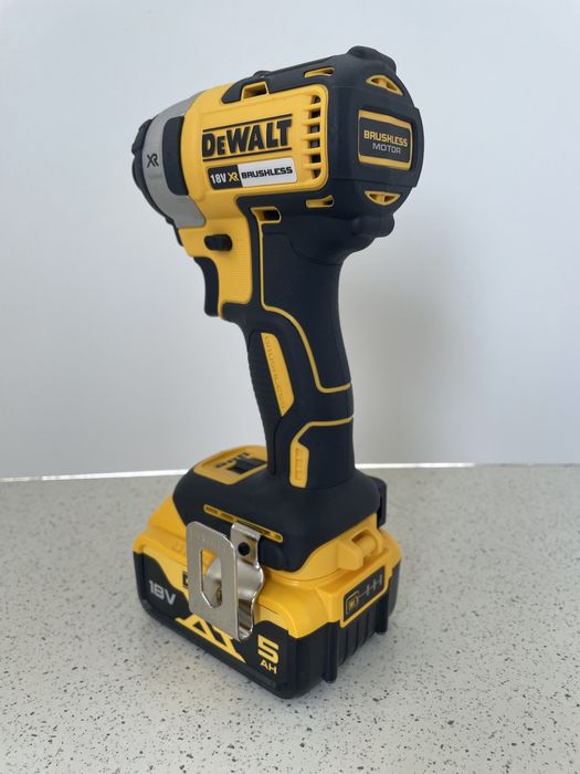 DeWALT DCF 887 XR. Impact Cu Bit. Combo Cu Baterie de 5Ah, Original Nou.