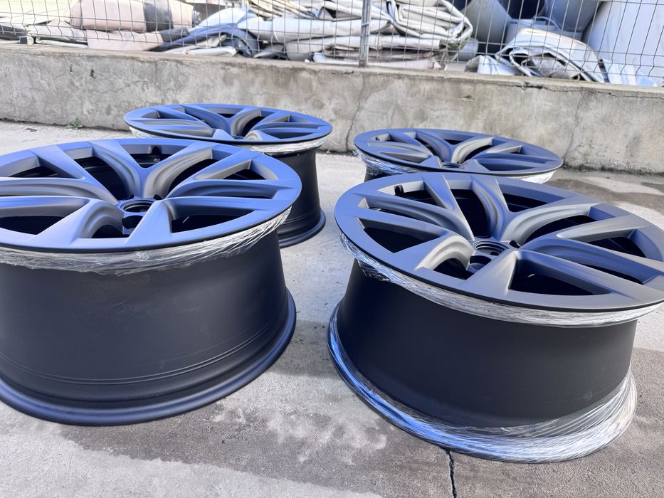 Jante originale Tesla Model S 21”,doua dimensiuni , mai late pe spate