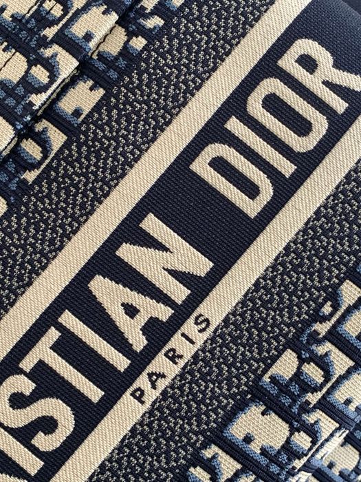 Ghiozdan Dior , calitate premium , pe comanda , nou