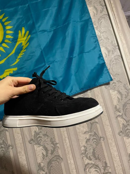 Продам кроссовки мужские