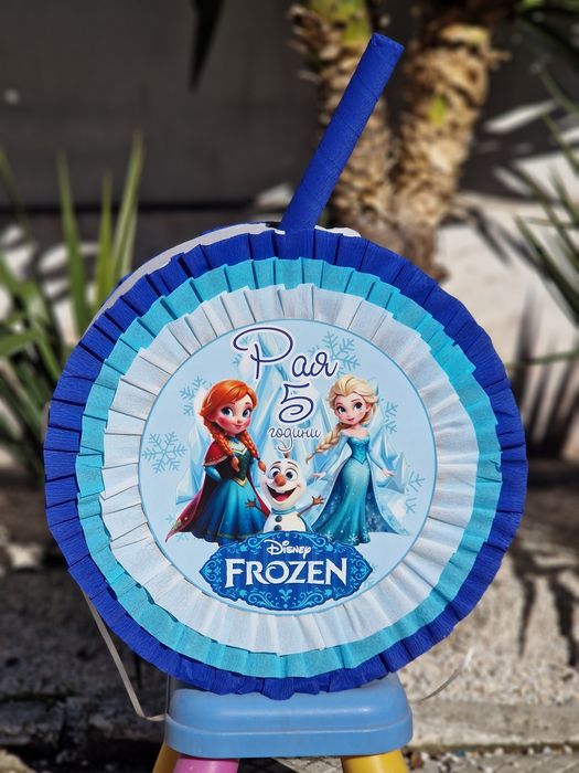 Пинята на всякаква тема с персонализирана украса