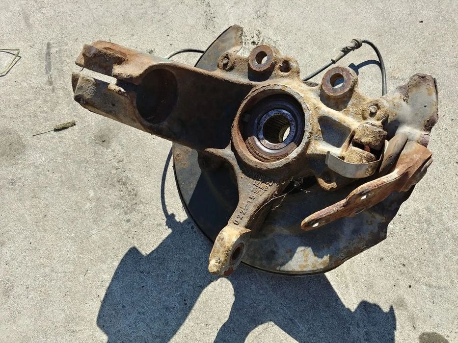 fuzeta stanga fata 1.0b m1dd ford focus 3