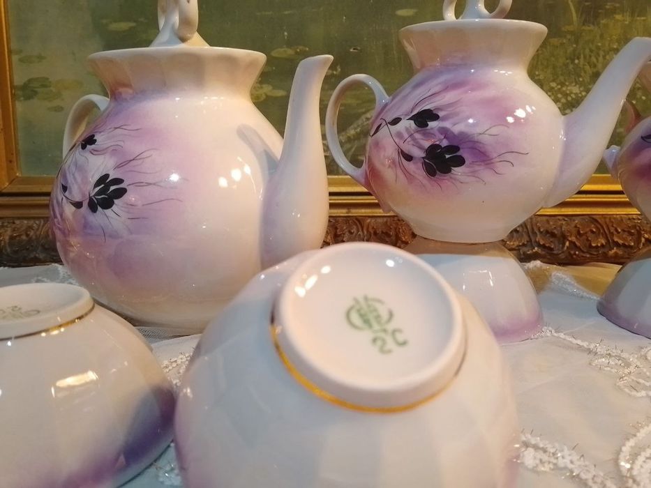 Очень красивый редкий сервиз новый с пиалушками