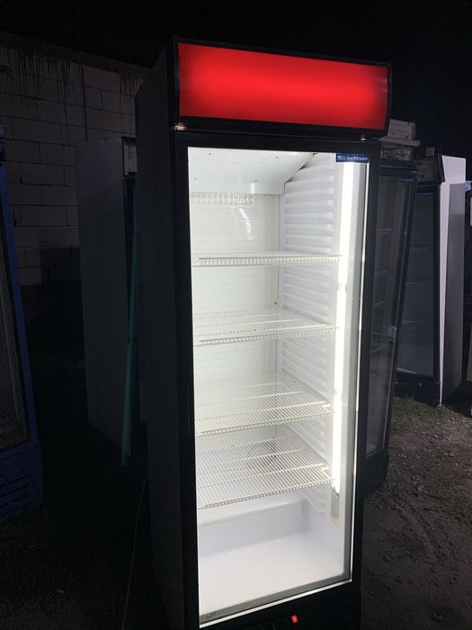 Витринный холодильник / Холодильник / Витрина