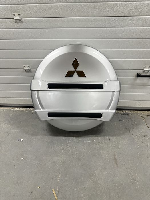 Решетка радиатора Паджеро 3