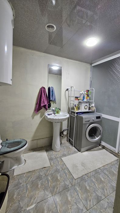 Продаётся дом По цене  земли срочно 4.5 соток