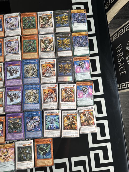 Продавам карти Yu-Gi-Oh!
