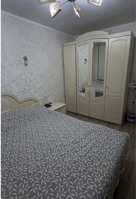 Продам гарнитур спальний