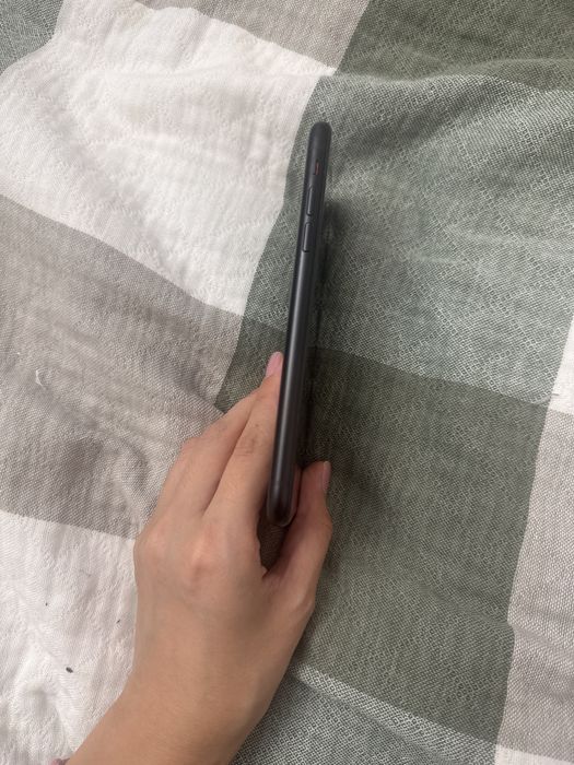 Продам ОРИГИНАЛ Iphone Xr