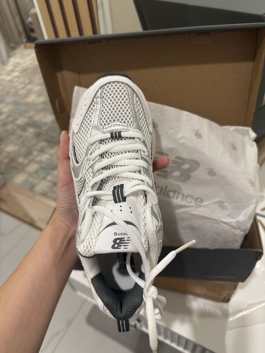 Продам кроссовки