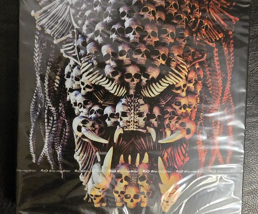 The Predator (2018) Blu-Ray Film si Steelbook
Produs sigilat.