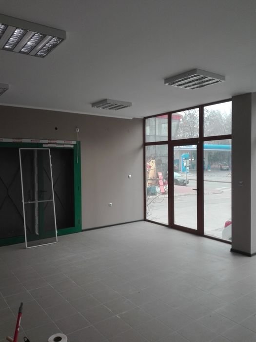 Дава се под наем Магазин в Пазарджик, Идеален център - 42 кв.м за 306 € - Снимка #2