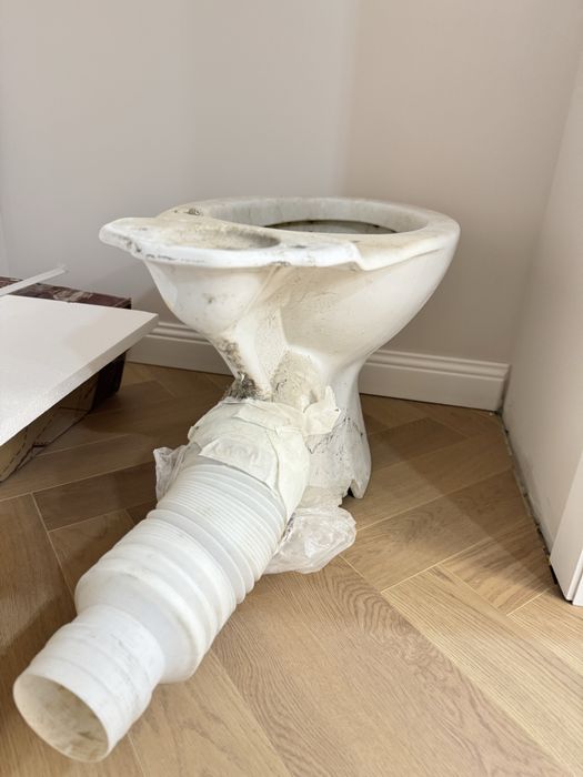 Продам унитаз 5000