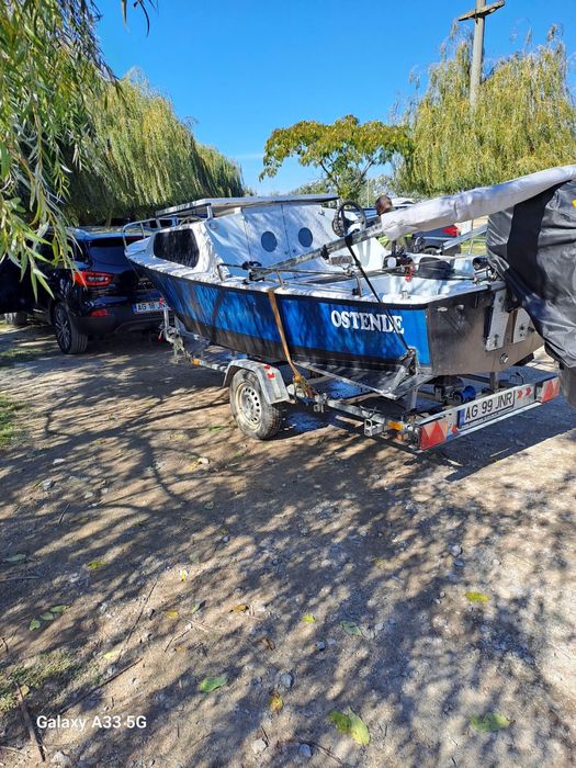 Vand barca semicabinata