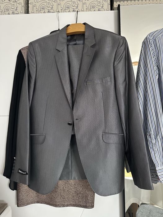 Vand costum de ocazie