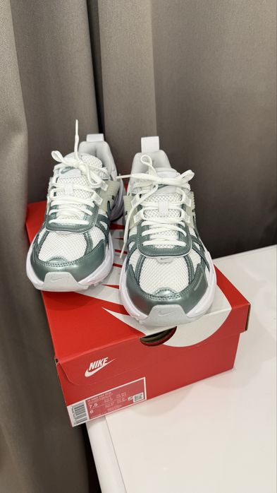 Nike кроссовки 38 размер