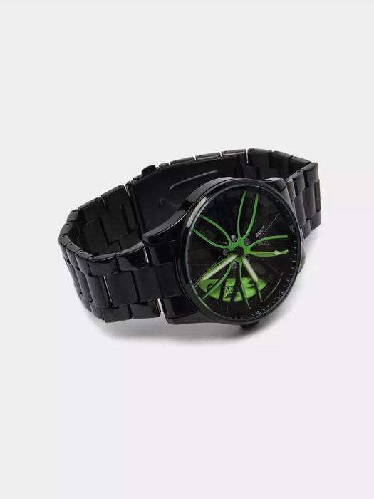 Avtomobilni sevadigan erkaklar uchun 3D-dizaynli diskali qo'l soati

1