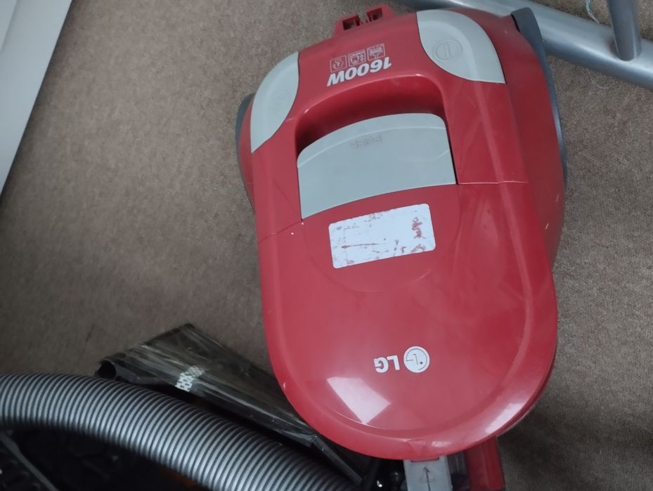 Продам Пылесос 1600w