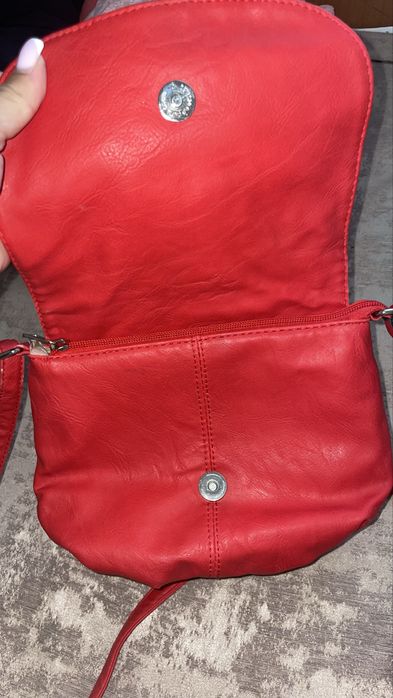 Червена чанта от естествена кожа