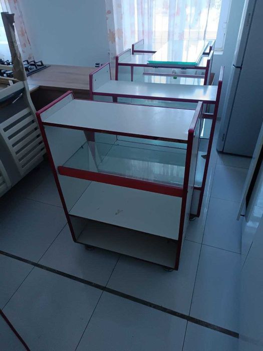 прилавки для магазина витрины