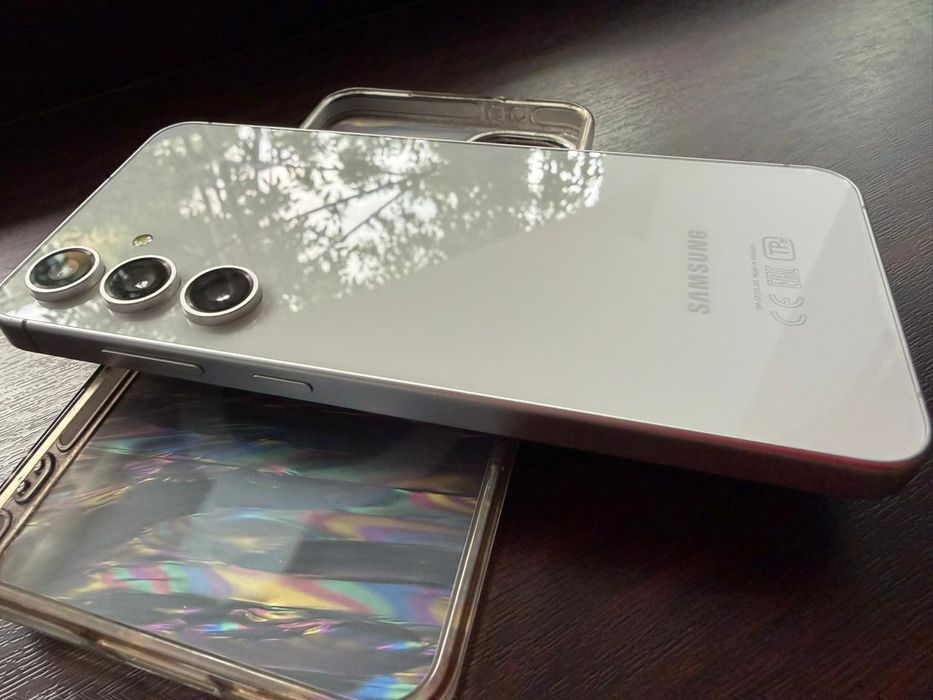Продам срочно Samsung Galaxy S24 FE