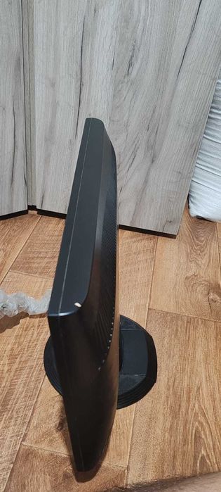 Монитор Fujitsu 1600x900