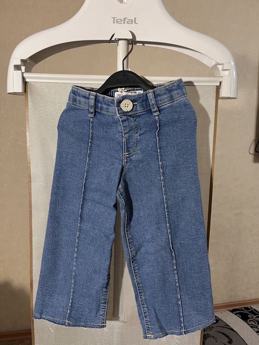 Zara джинсы 2 г на девочку