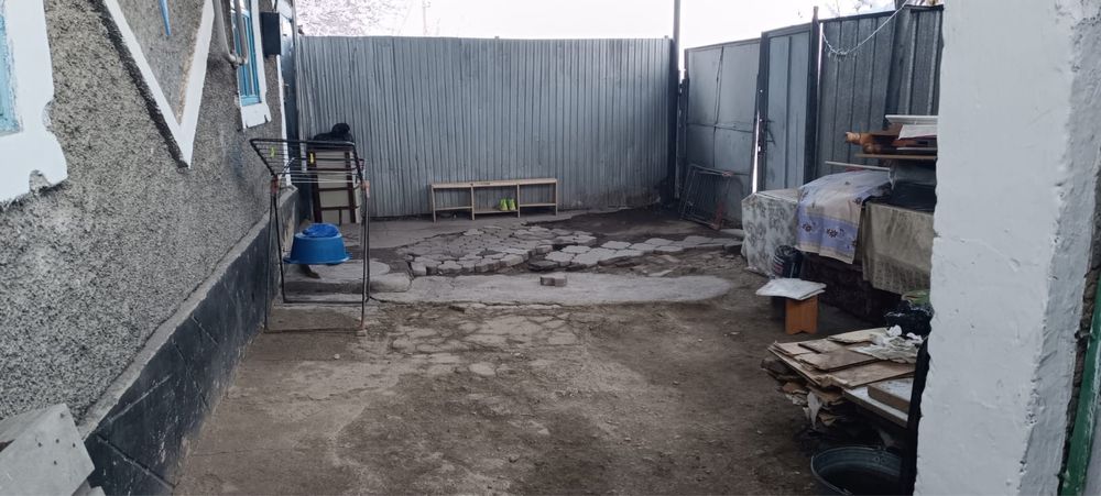 Продам пол дома в ценре Каскелена.