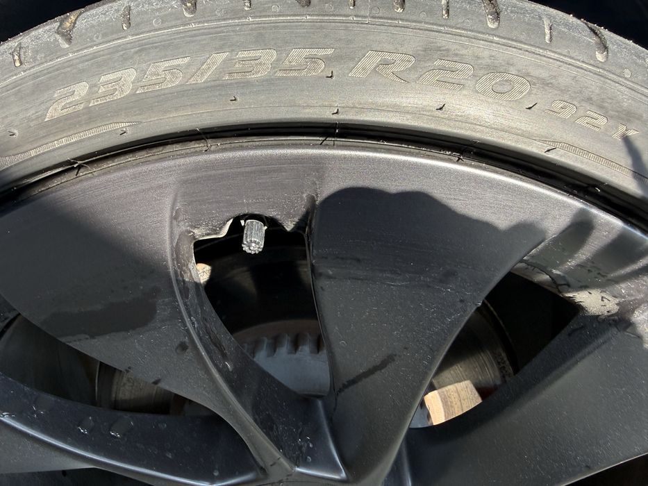 235 35 20 Пирели Tesla