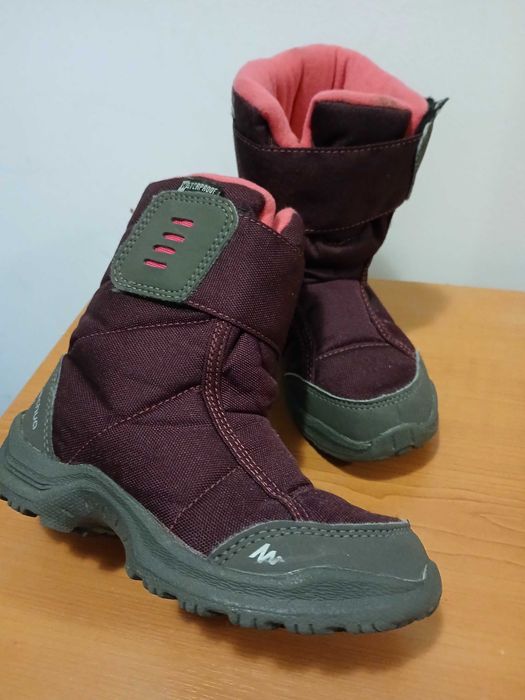 Vand ghete Quechua, pt. fete, marimea 29 si 30, pret 40 lei