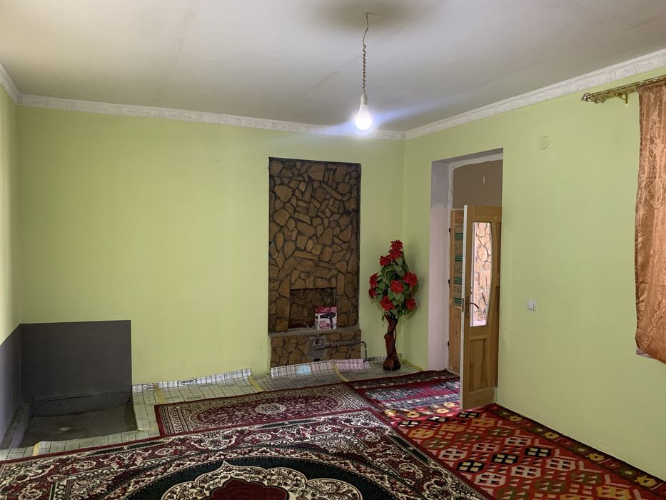 6 Sotixli hovli uy sotiladi.