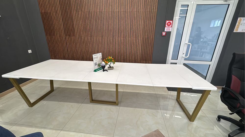 Продам стол трансформер 4м