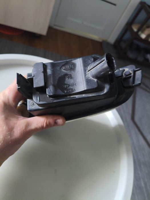 Правая противотуманная фара на БМВ Е38 оригинал б/у