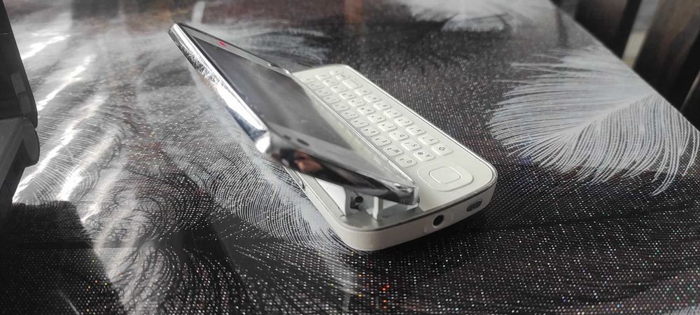 Телефон Nokia N97