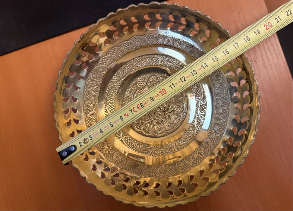 Бронзови чинии и фруктиера , свещници , купичка и пепелник