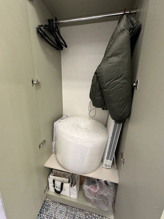 Продается трехдверный шкаф