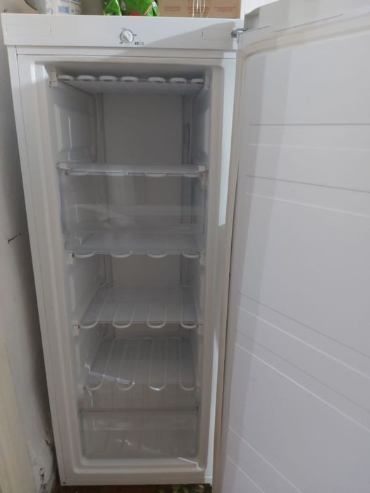 Продам морозильную камеру