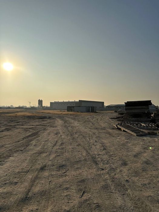 Продаетс пром.зона вдоль дороги!