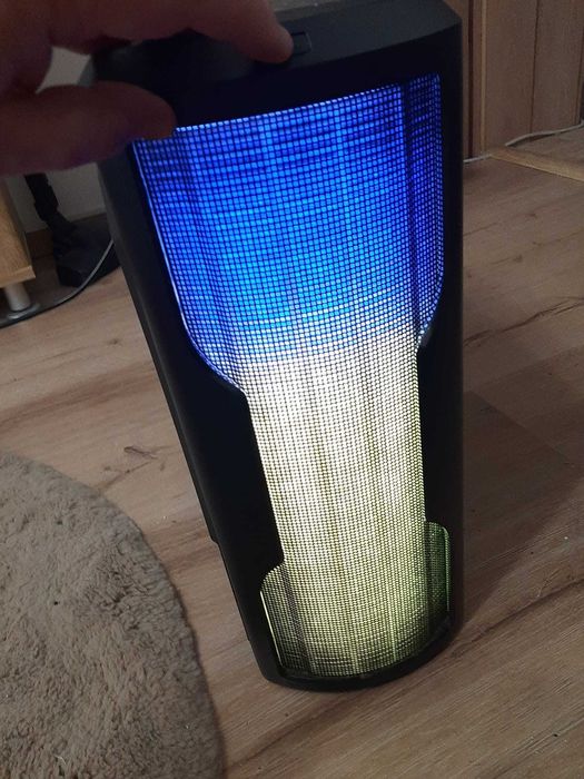 Carcasa interesanta PC - (vine cu un ventilator de 120mm)