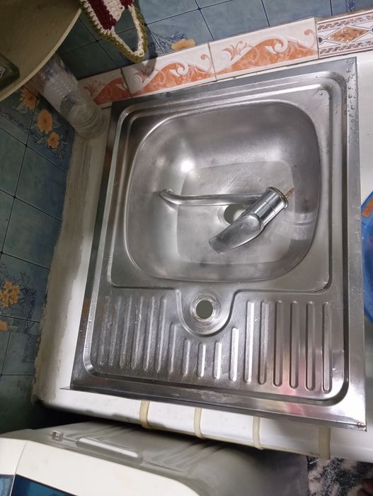 Продам кухонную раковину