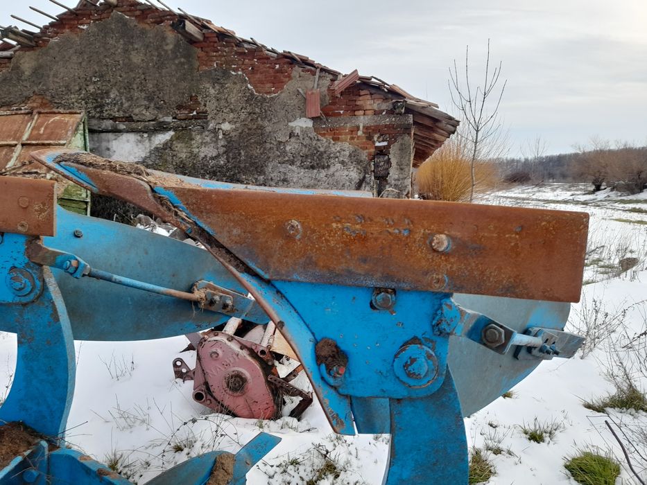 Vând plug reversibil 2 brazde