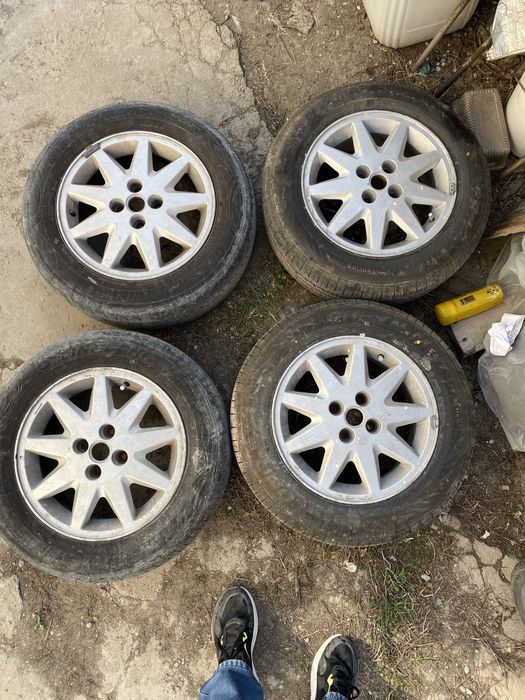 Продам диски с шинами на пассат