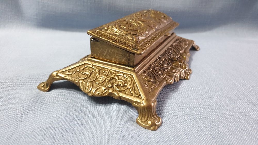 Бронзов писалищен аксесоар и Месингов вагонен аплик