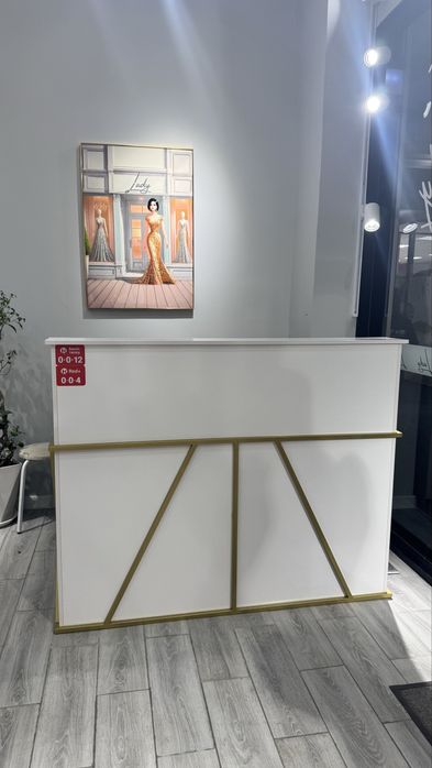 Продам ресепшн-касса, стеллажи